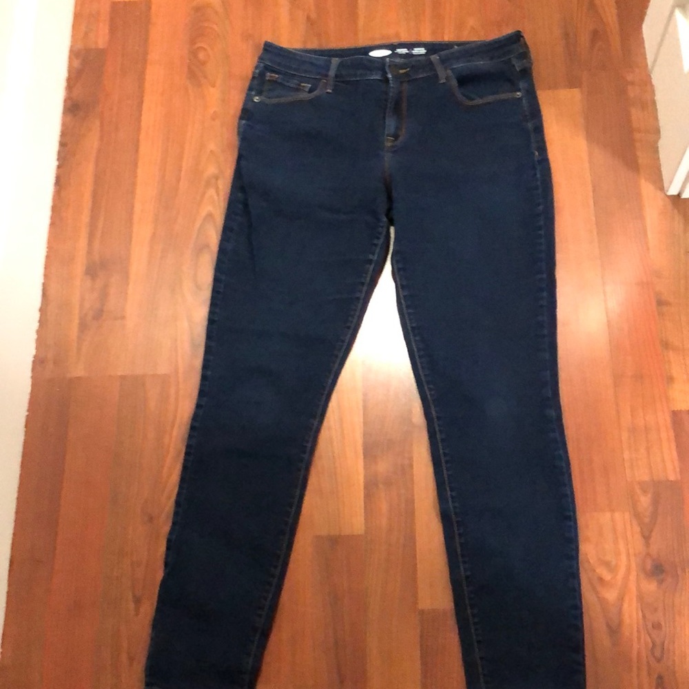 Old Navy Rockstar Super Skinny Mid-Rise Jean